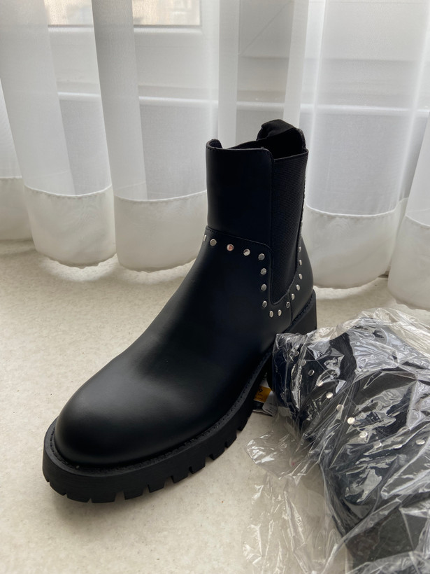 سایز ٣٩ بسیار نرم و با کیفیت